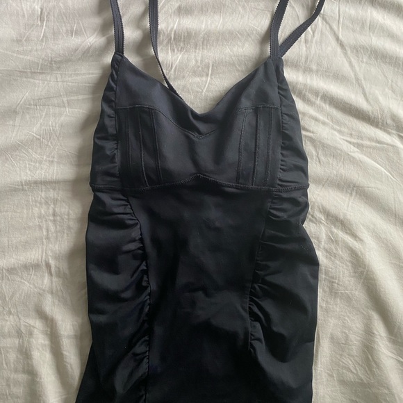 Lululemon workout top - Picture 2 of 3